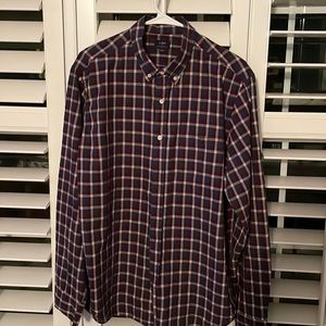 Men’s plaid JCrew long sleeve shirt in cranberry and navy plaid